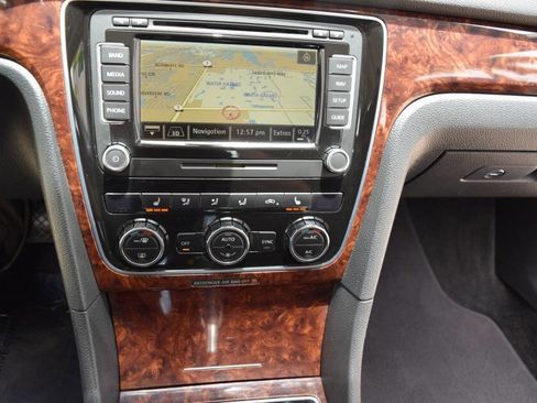 Used 2013 Volkswagen Passat TDI SEL Premium FWD image 57