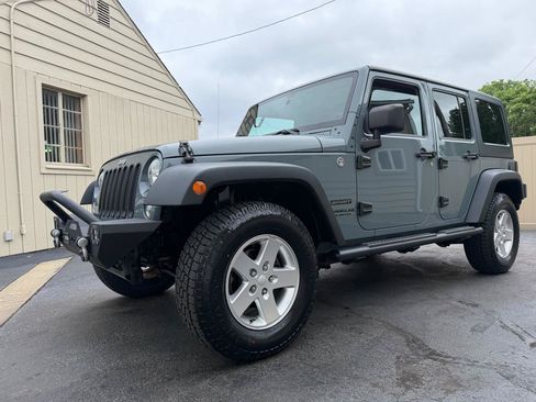 Used 2014 Jeep Wrangler Unlimited Sport w/ Quick Order Package 24S AWD/4WD image 8