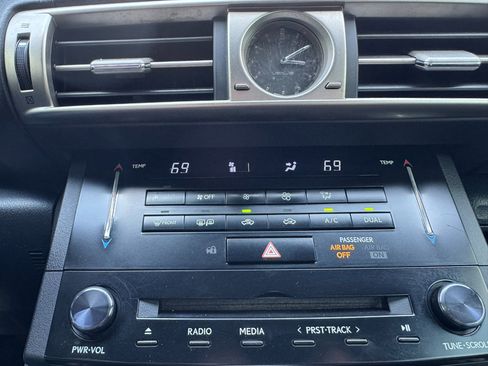 Used 2014 Lexus IS 250 4dr Sport Sdn Auto RWD image 20