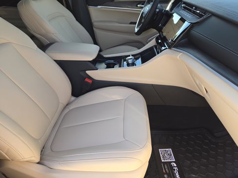 New 2026 Jeep Grand Cherokee Limited AWD/4WD image 11