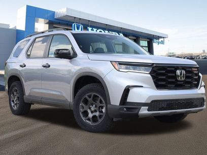 New 2025 Honda Pilot TrailSport