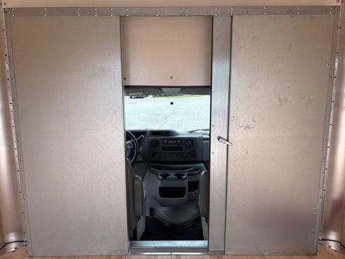 Used 2022 Ford E-350 and Econoline 350 Super Duty w/ Power Windows & Locks Group image 20