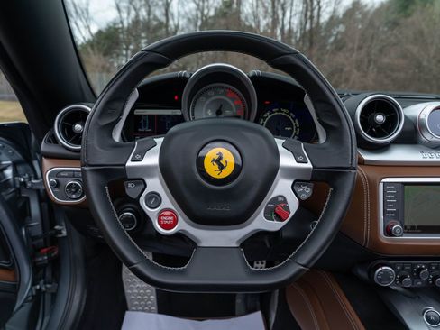 Used 2017 Ferrari California T image 36