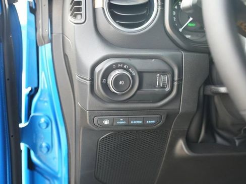 Used 2024 Jeep Wrangler Unlimited Sahara image 26