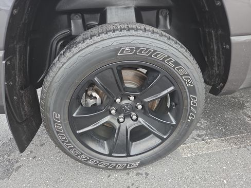 Used 2024 RAM 1500 Big Horn AWD/4WD image 29