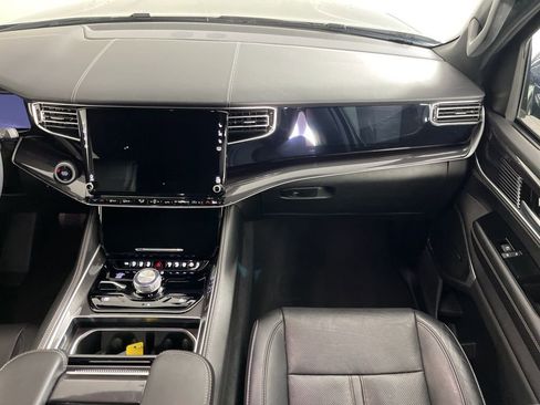 Used 2023 Jeep Wagoneer 4WD w/ Convenience Group I image 19