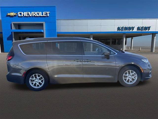 Used 2021 Chrysler Pacifica Touring-L FWD image 3