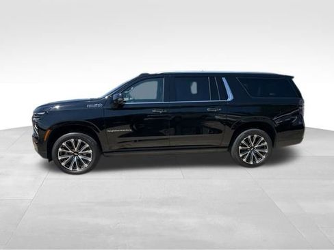 New 2025 Chevrolet Suburban High Country image 2