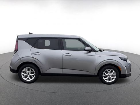 Used 2025 Kia Soul LX w/ LX Technology Package FWD image 16
