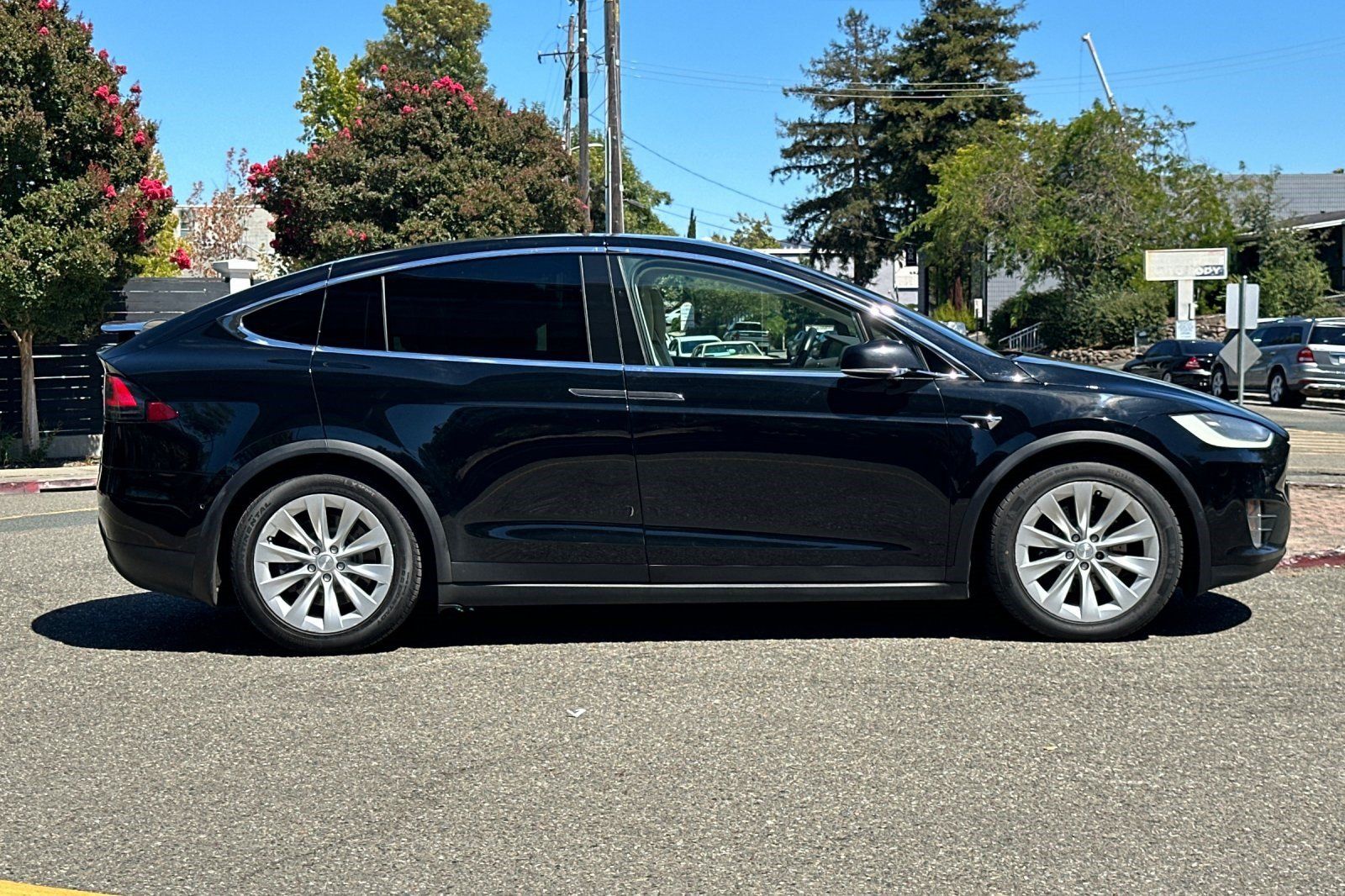 Used 2018 Tesla Model X 75D AWD/4WD image 7