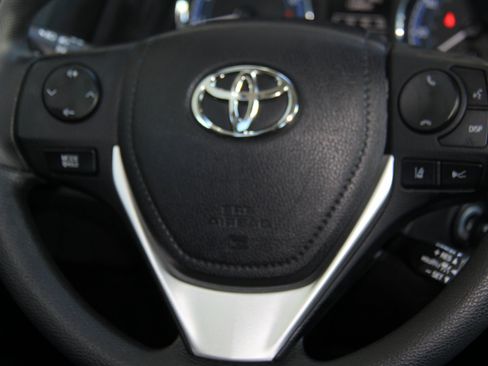 Used 2017 Toyota Corolla LE image 13