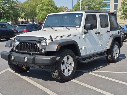 Used 2016 Jeep Wrangler Unlimited Rubicon w/ Connectivity Group AWD/4WD image 8