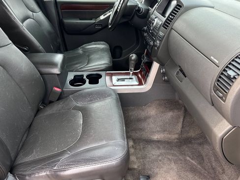 Used 2011 Nissan Pathfinder LE w/ Navigation Pkg AWD/4WD image 17