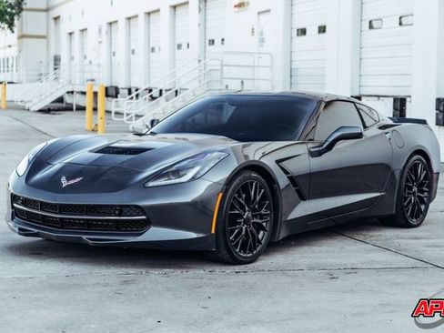 Used 2017 Chevrolet Corvette Stingray Coupe RWD image 6