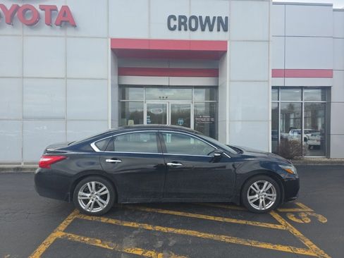 Used 2016 Nissan Altima 3.5 SL w/ 3.5 Technology Package image 2