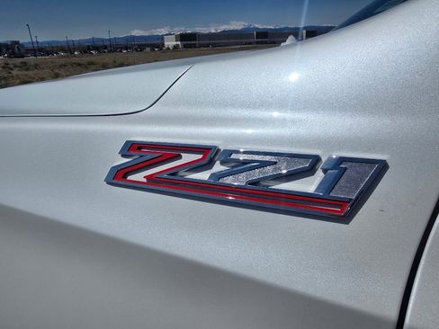 Used 2025 Chevrolet Suburban Z71 image 10