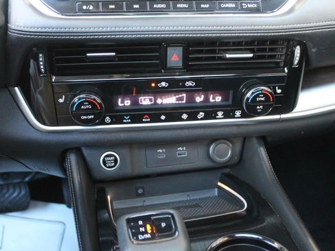 Used 2021 Nissan Rogue Platinum FWD image 12