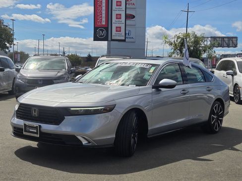 Used 2025 Honda Accord Touring image 3