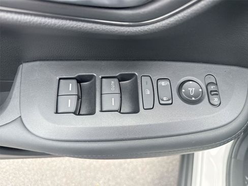 Certified 2025 Honda HR-V LX image 16