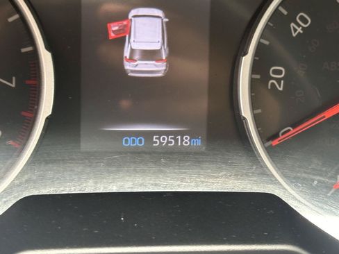 Used 2020 Toyota RAV4 LE FWD image 13