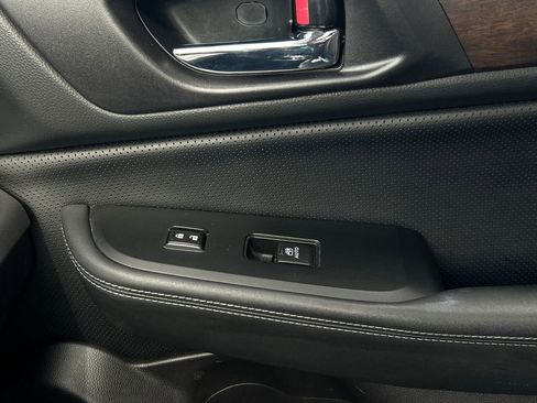 Used 2017 Subaru Outback 3.6R Limited image 31