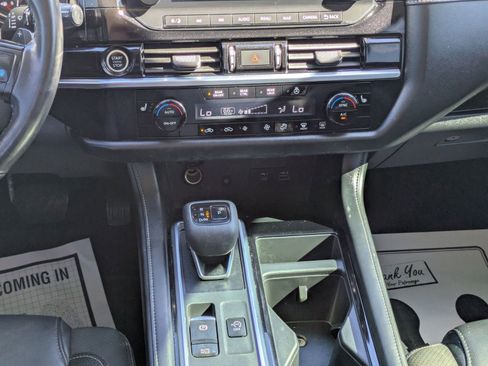 Used 2023 Nissan Pathfinder SL w/ Lighting Package (N92) image 19