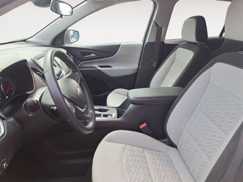 Used 2023 Chevrolet Equinox LT w/ Driver Convenience Package image 9