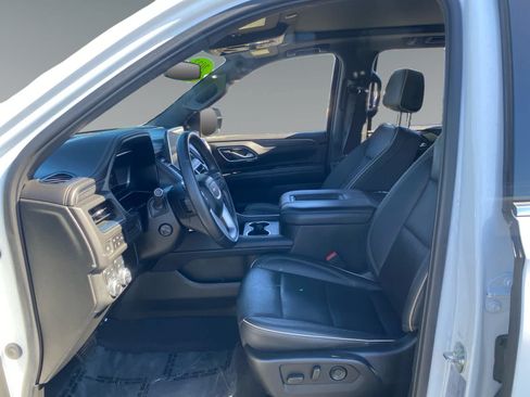 Used 2023 GMC Yukon SLT w/ SLT Premium Package AWD/4WD image 9