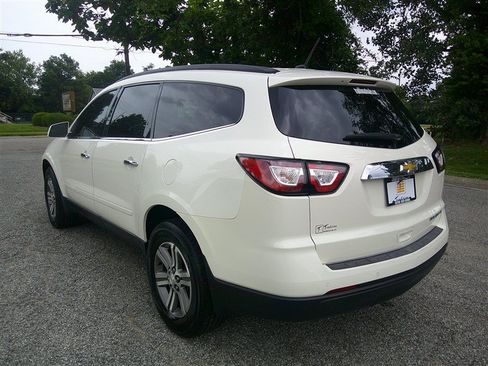 Used 2015 Chevrolet Traverse LT FWD image 3