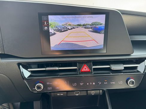 Used 2024 Kia Niro LX FWD image 18