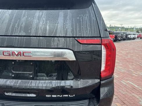 Used 2021 GMC Yukon Denali w/ Denali Premium Package AWD/4WD image 11