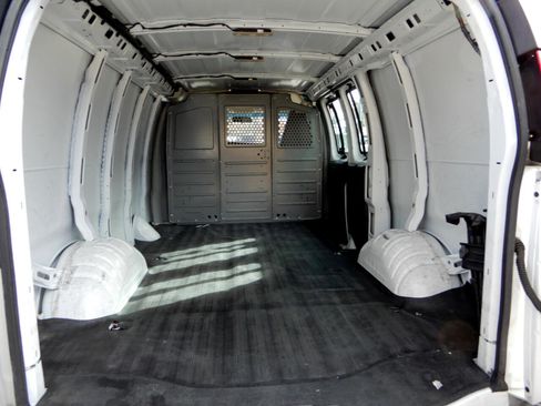 Used 2022 Chevrolet Express 2500 w/ Driver Convenience Package image 9