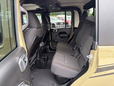 Used 2026 Jeep Gladiator Mojave AWD/4WD image 16