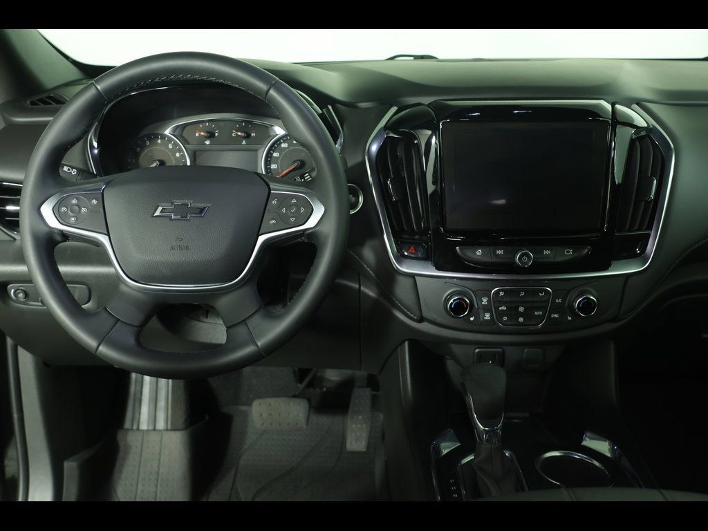 Used 2023 Chevrolet Traverse LT FWD image 16