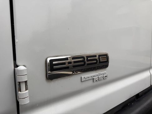 Used 2007 Ford E-350 and Econoline 350 XLT RWD image 7