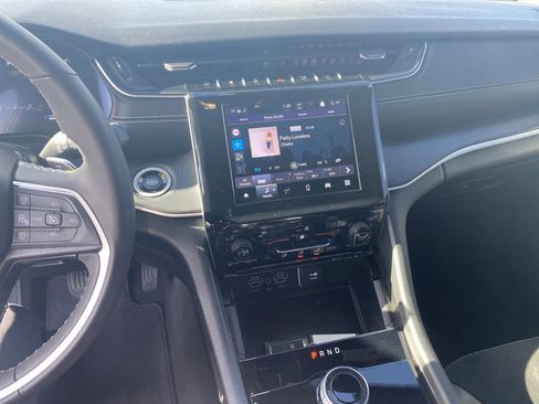 Used 2024 Jeep Grand Cherokee Altitude image 13