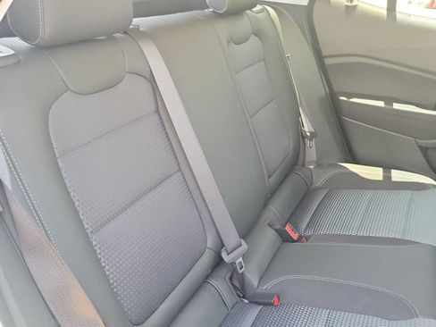 Used 2025 Chevrolet Trax LT FWD image 17