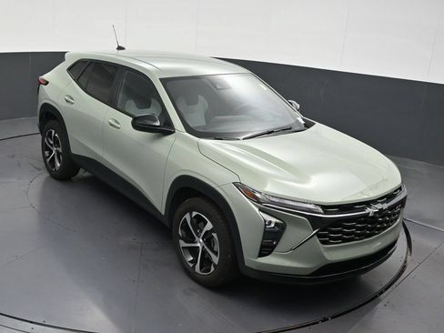 Used 2024 Chevrolet Trax RS FWD image 21