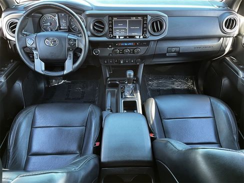 Used 2022 Toyota Tacoma TRD Off-Road w/ TRD Premium Off Road Package image 9