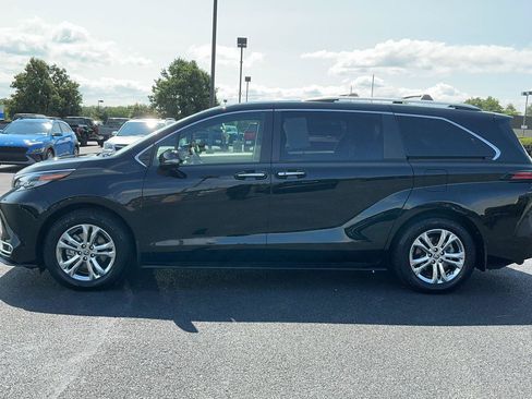 Certified 2023 Toyota Sienna Platinum AWD/4WD image 14