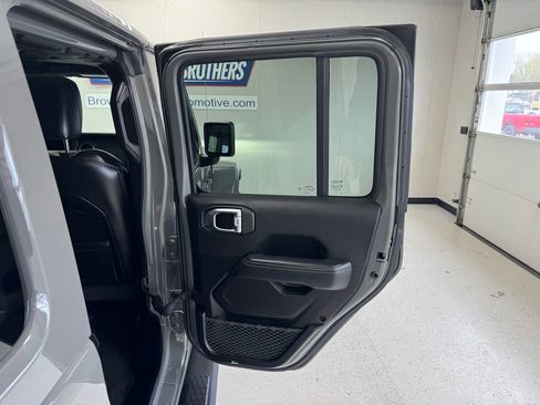 Used 2023 Jeep Wrangler Unlimited Sahara w/ Cold Weather Group AWD/4WD image 22