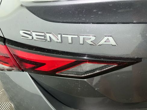 Used 2023 Nissan Sentra SR w/ SR Premium Package FWD image 11