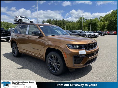 New 2026 Jeep Grand Cherokee Limited AWD/4WD image 1