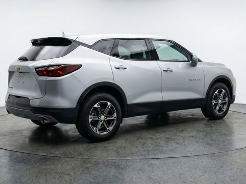 Used 2025 Chevrolet Blazer LT FWD image 9