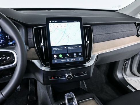 Certified 2025 Volvo XC90 B6 Plus image 14