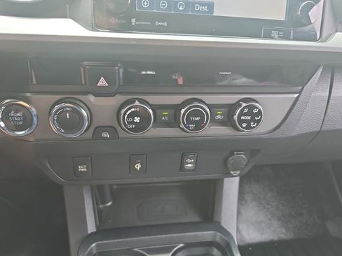 Used 2017 Toyota Tacoma TRD Off-Road AWD/4WD image 24