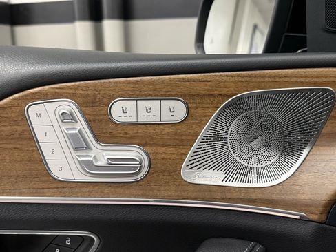 Used 2025 Mercedes-Benz GLE 450e 4MATIC image 19