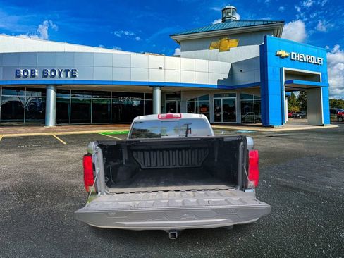 Used 2024 Chevrolet Colorado LT w/ LT Convenience Package III RWD image 3