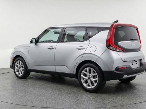 Used 2025 Kia Soul LX w/ LX Technology Package FWD image 6