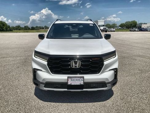 Used 2025 Honda Pilot TrailSport image 11